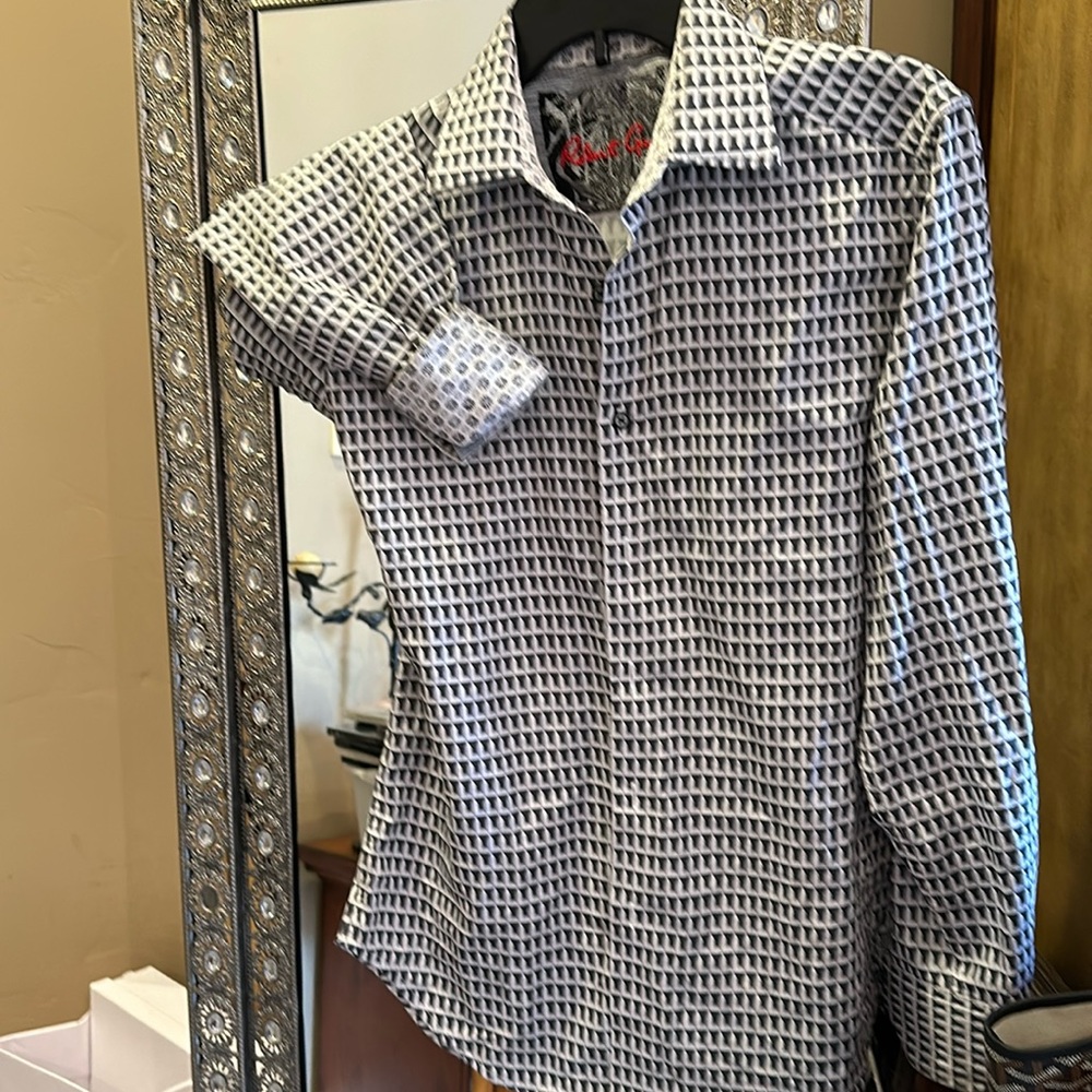 Classic fit men's Robert Graham.